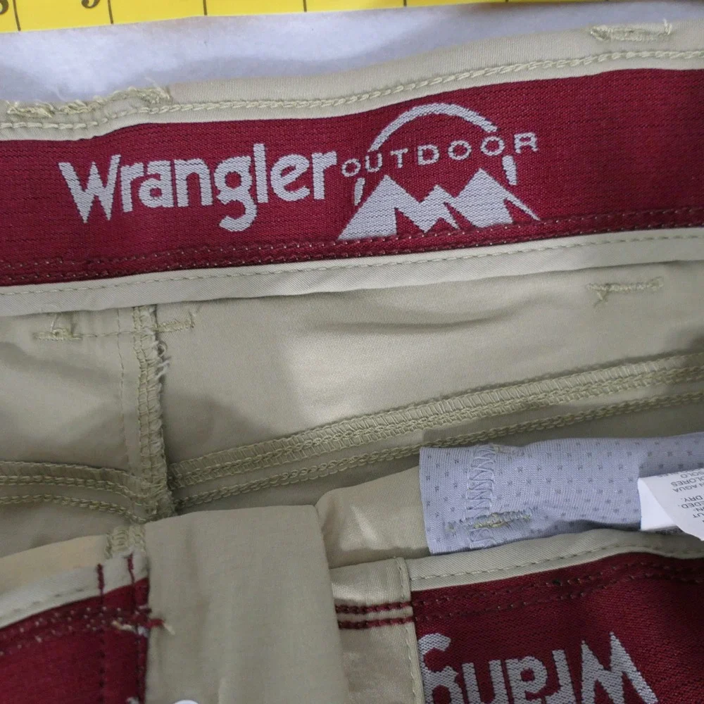 Wrangler Mens Outdoor Cargo Shorts 36 Tan NW981DS Hiking Gorpcore Camping Earthy